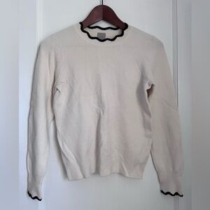 Women’s H&M White Knit Sweater with Black Scallop Trim. XS